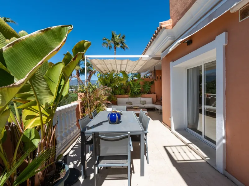 Live just 80 meters from the beach! Stunning Penthouse with harmonious spaces and views – New Golden Mile