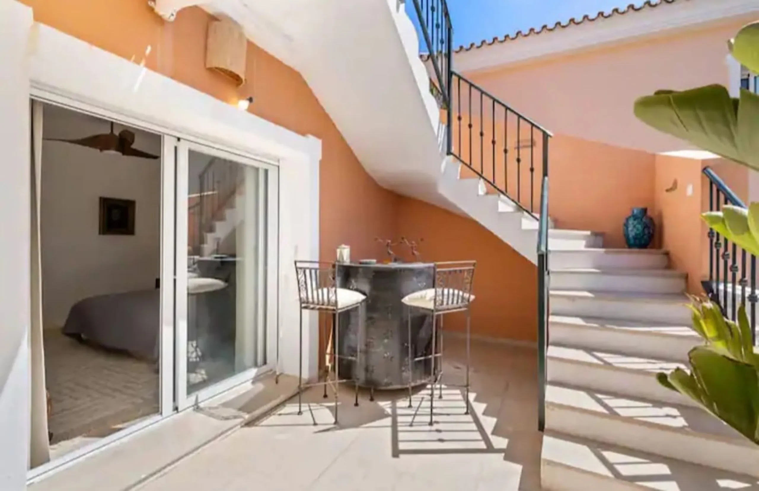 Live just 80 meters from the beach! Stunning Penthouse with harmonious spaces and views – New Golden Mile