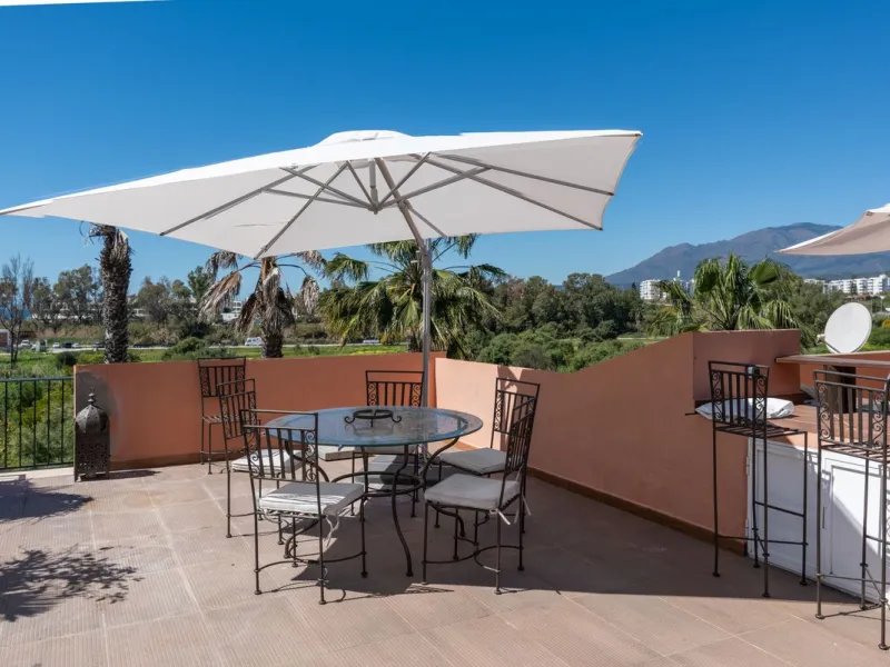 Live just 80 meters from the beach! Stunning Penthouse with harmonious spaces and views – New Golden Mile