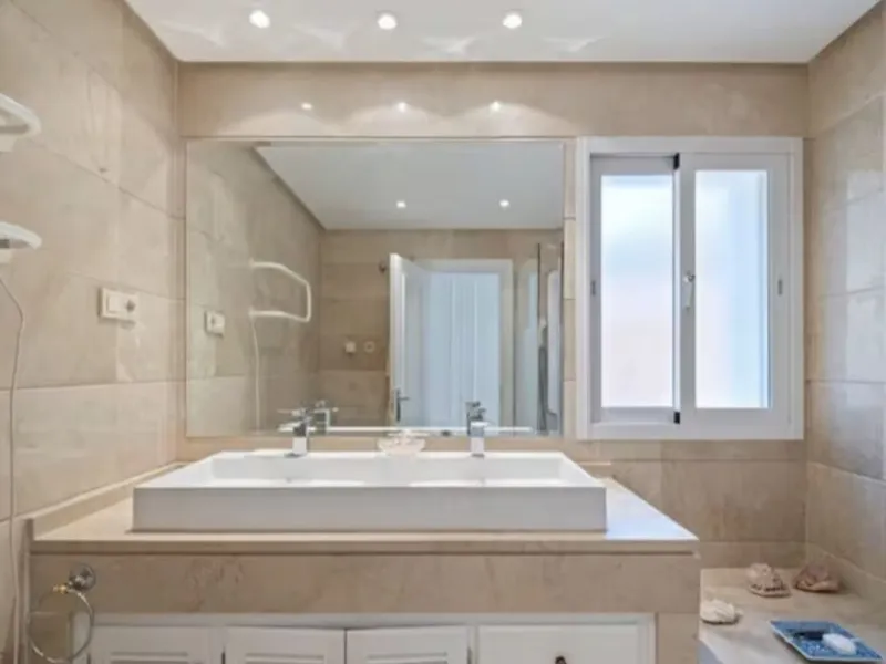 Live just 80 meters from the beach! Stunning Penthouse with harmonious spaces and views – New Golden Mile