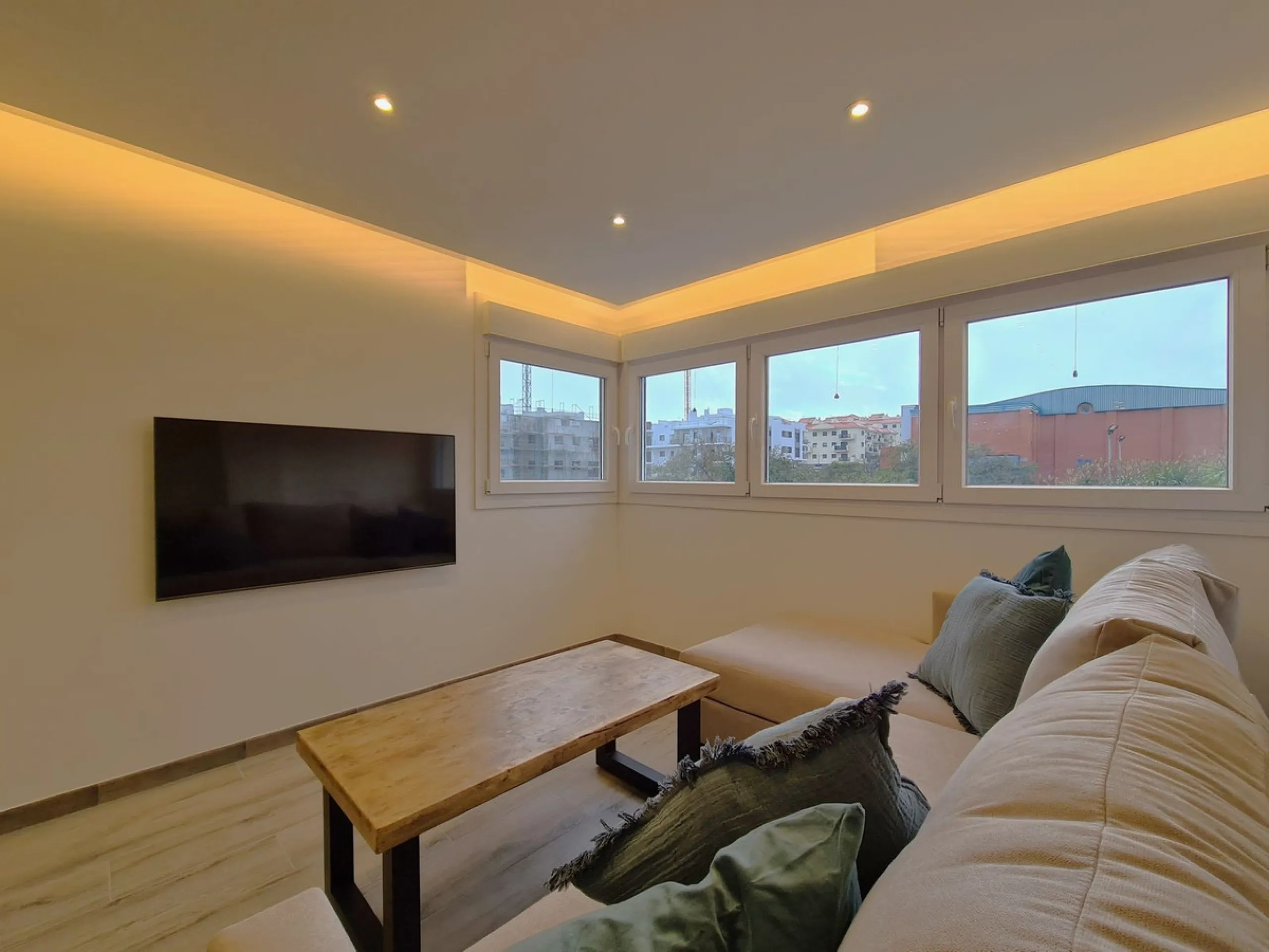 FANTASTIC 3-BEDROOM APARTMENT IN ESTEPONA!!