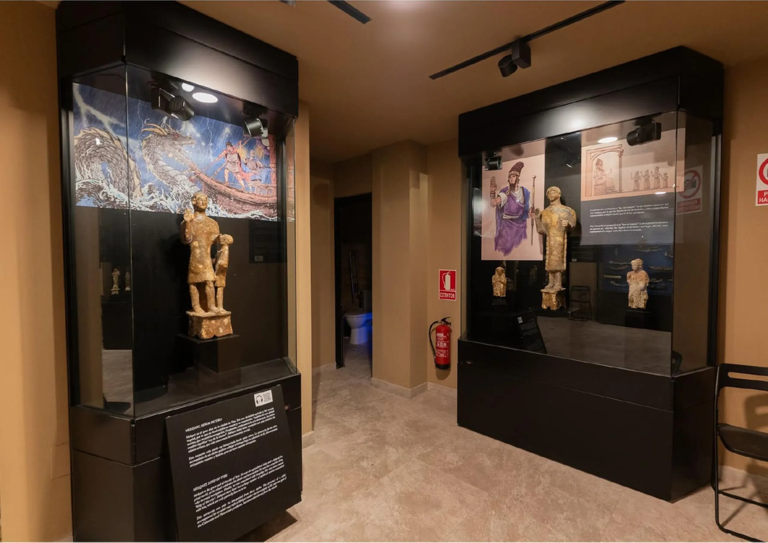 Located in Historic centre of Malaga, in one of the best areas of the city, this spacious commercial of 156 m2 built and 126 m2 mezzanine floor, is perfect for a wide variety of businesses.
