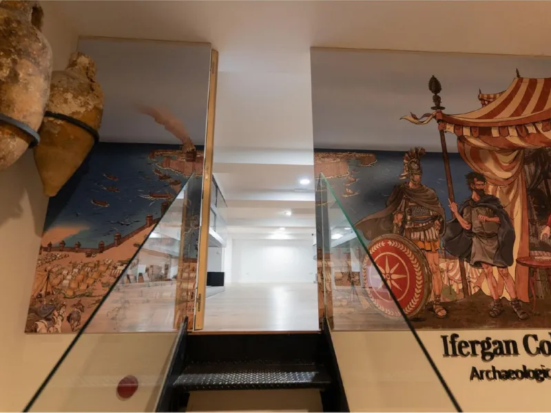Located in Historic centre of Malaga, in one of the best areas of the city, this spacious commercial of 156 m2 built and 126 m2 mezzanine floor, is perfect for a wide variety of businesses.