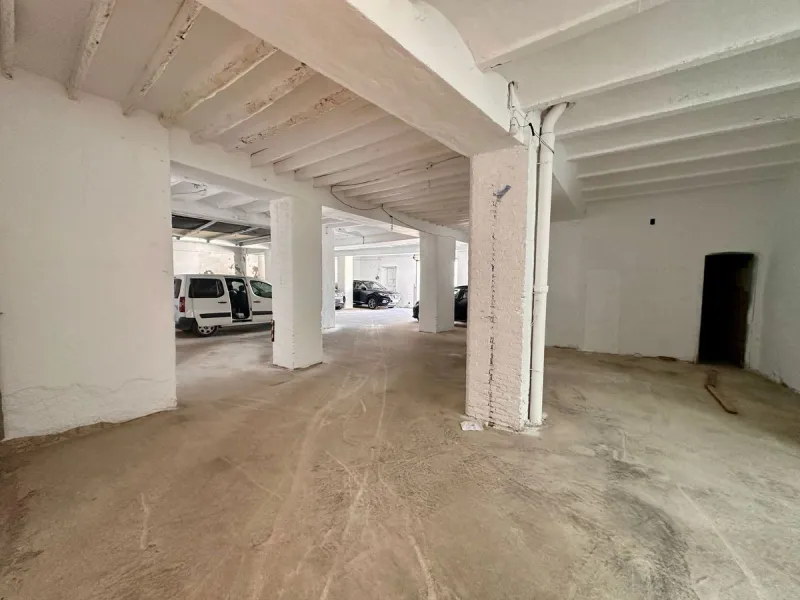 600 m² built on two floors + terraces