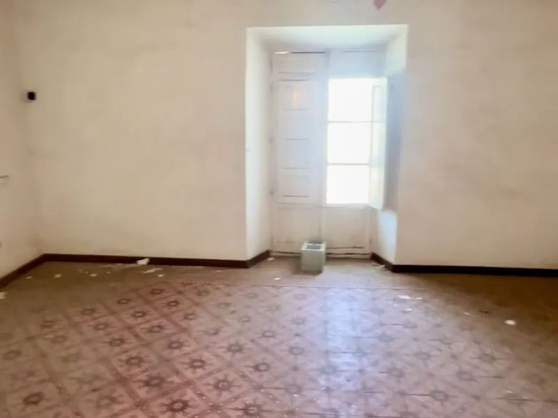 600 m² built on two floors + terraces