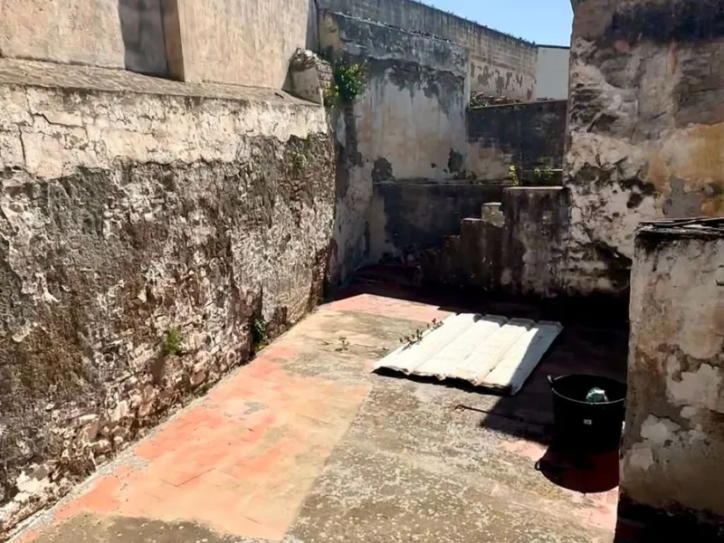 600 m² built on two floors + terraces