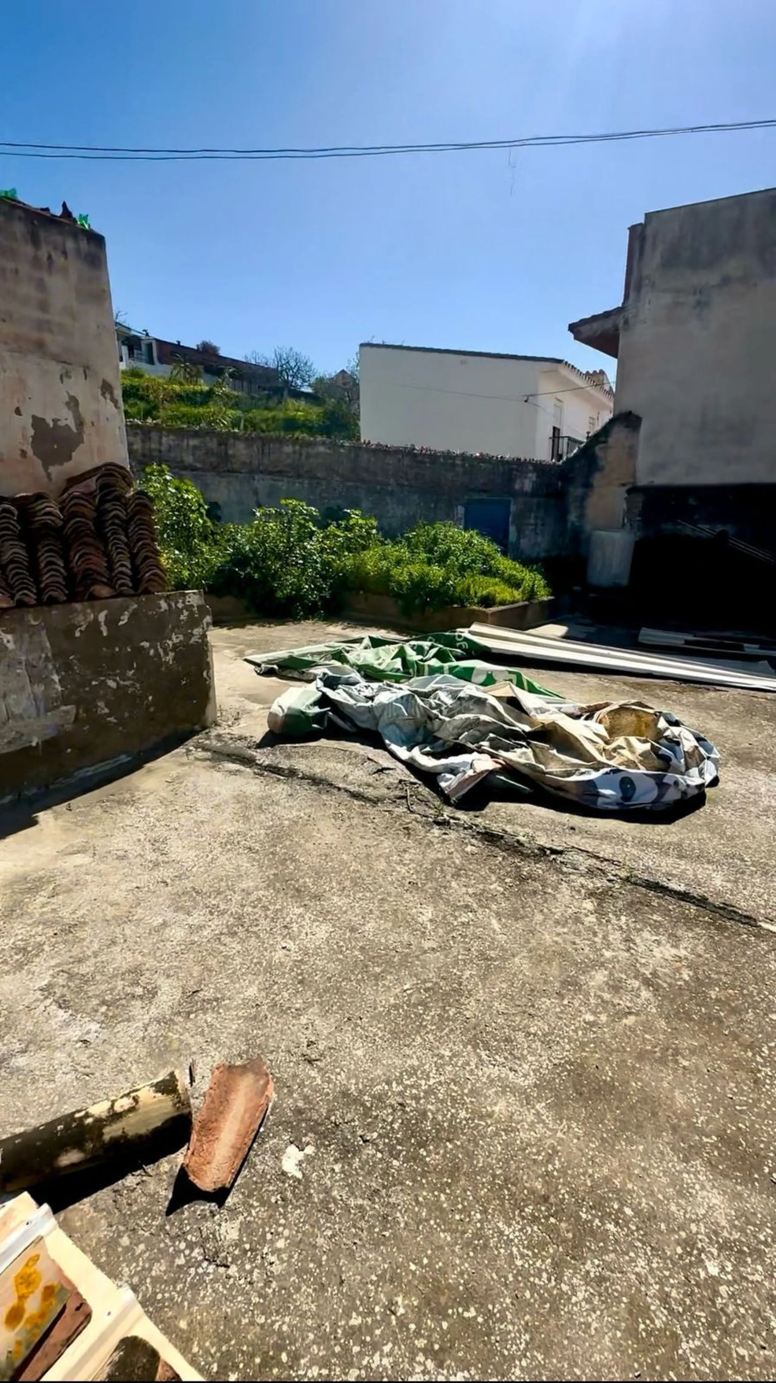 600 m² built on two floors + terraces