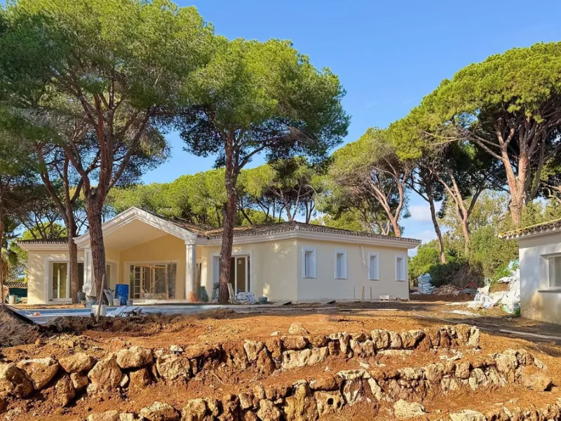 One Level Villa in one of the most sought-after areas of Las Chapas!