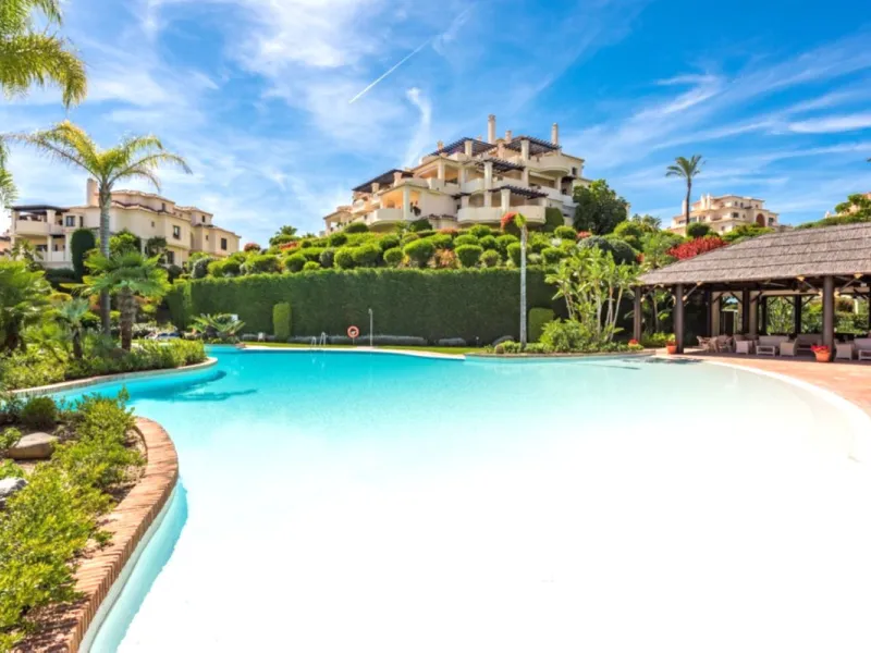 Spectacular Duplex Penthouse in Capanes del Golf, Benahavis