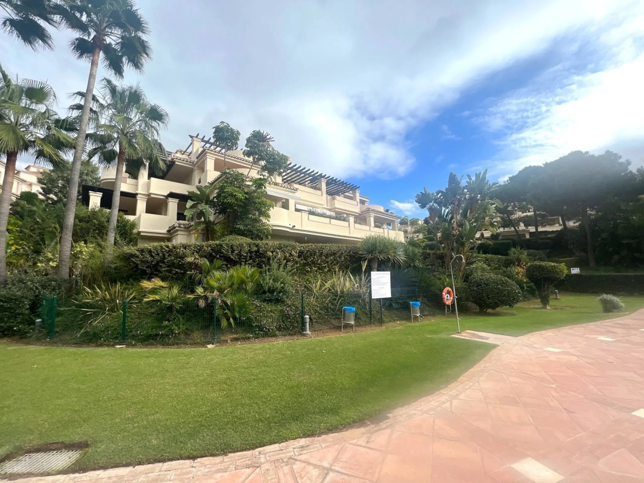 Spectacular Duplex Penthouse in Capanes del Golf, Benahavis