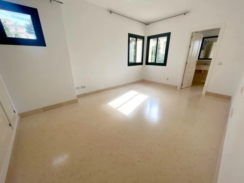 Spectacular Duplex Penthouse in Capanes del Golf, Benahavis