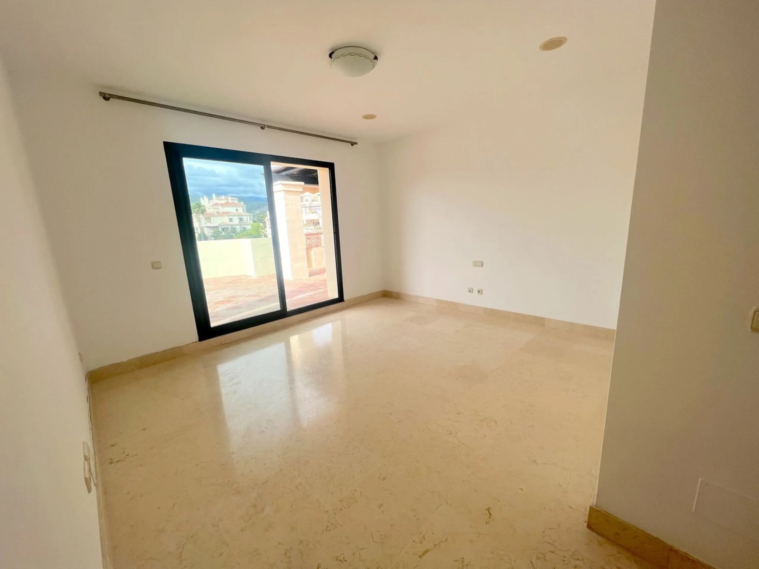 Spectacular Duplex Penthouse in Capanes del Golf, Benahavis