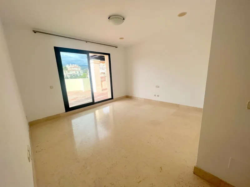 Spectacular Duplex Penthouse in Capanes del Golf, Benahavis