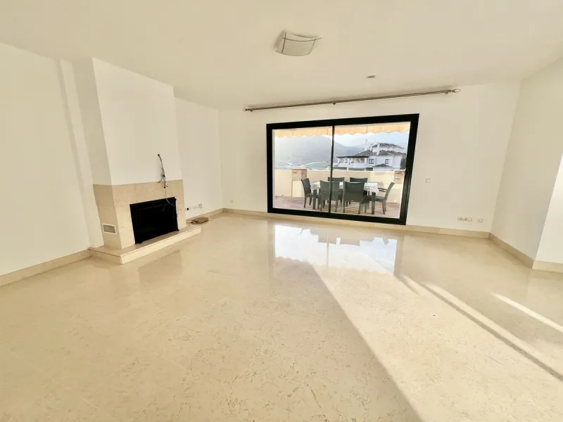 Spectacular Duplex Penthouse in Capanes del Golf, Benahavis
