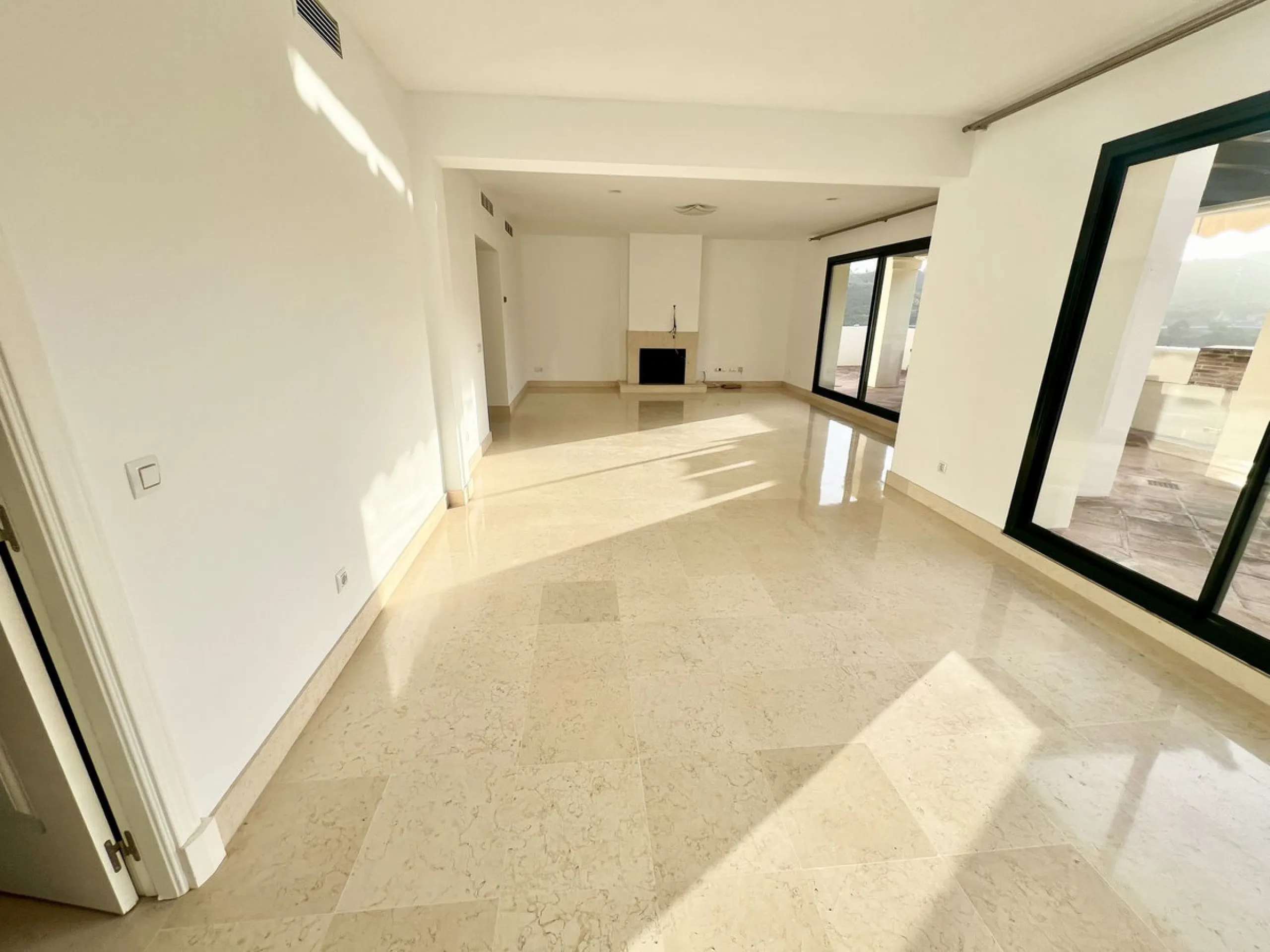 Spectacular Duplex Penthouse in Capanes del Golf, Benahavis
