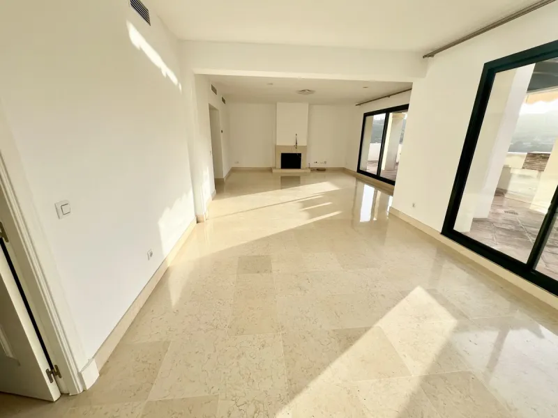 Spectacular Duplex Penthouse in Capanes del Golf, Benahavis