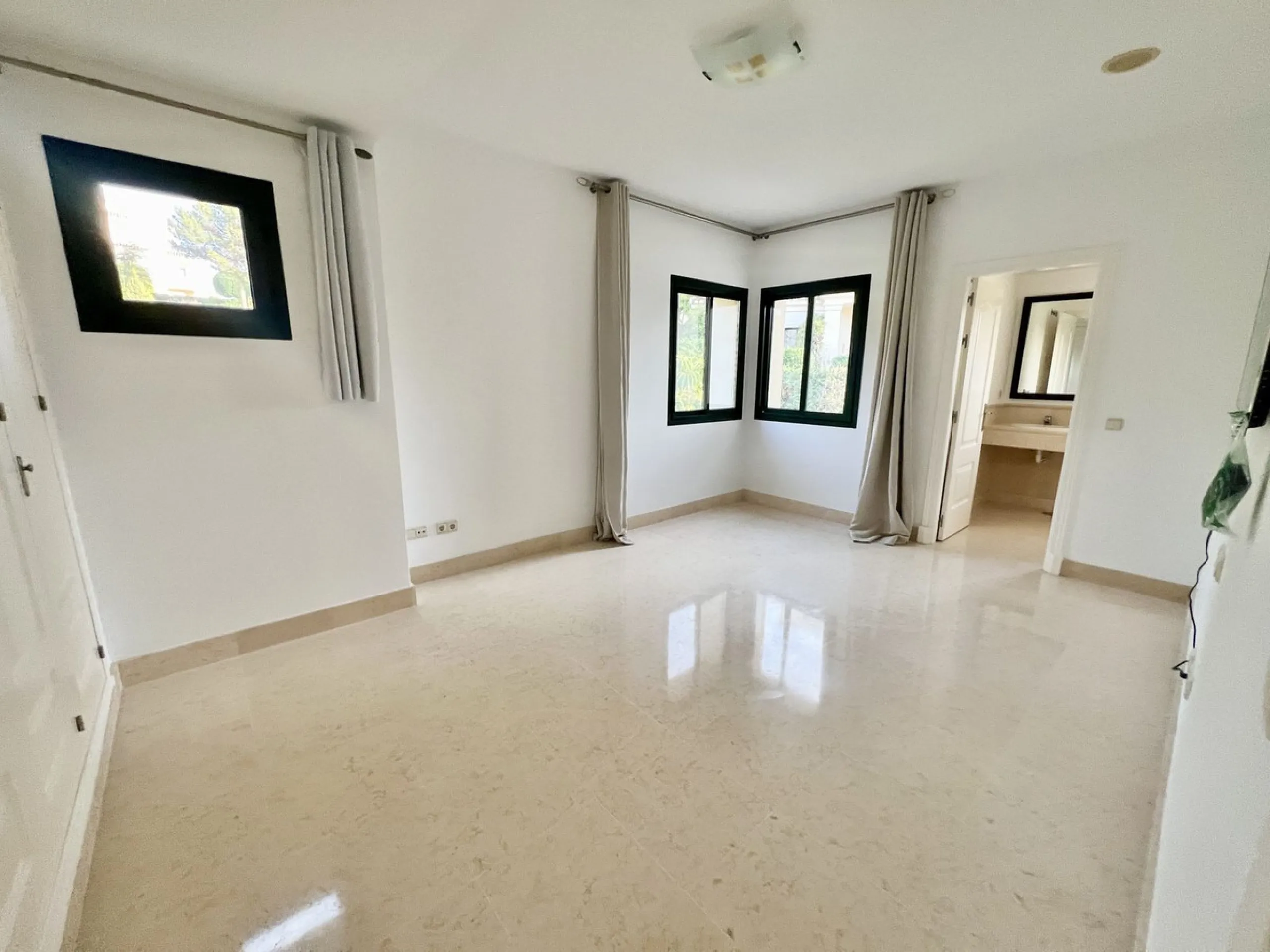 Spectacular Duplex Penthouse in Capanes del Golf, Benahavis