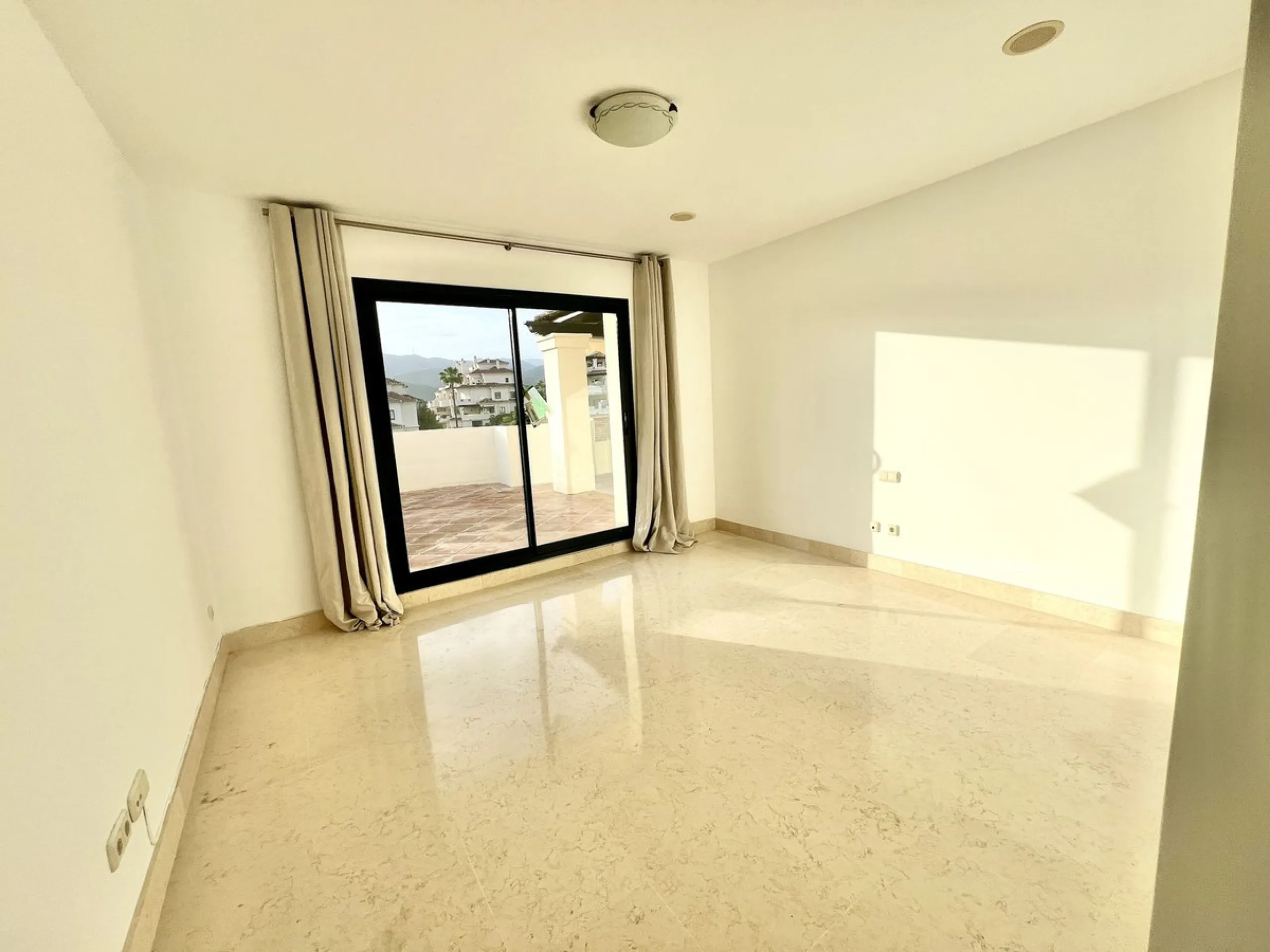 Spectacular Duplex Penthouse in Capanes del Golf, Benahavis