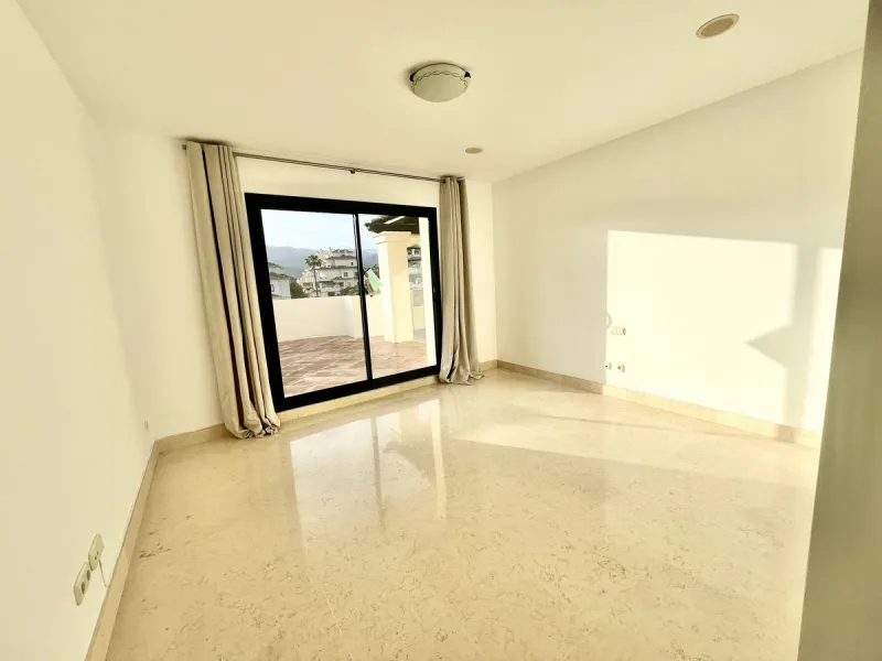 Spectacular Duplex Penthouse in Capanes del Golf, Benahavis