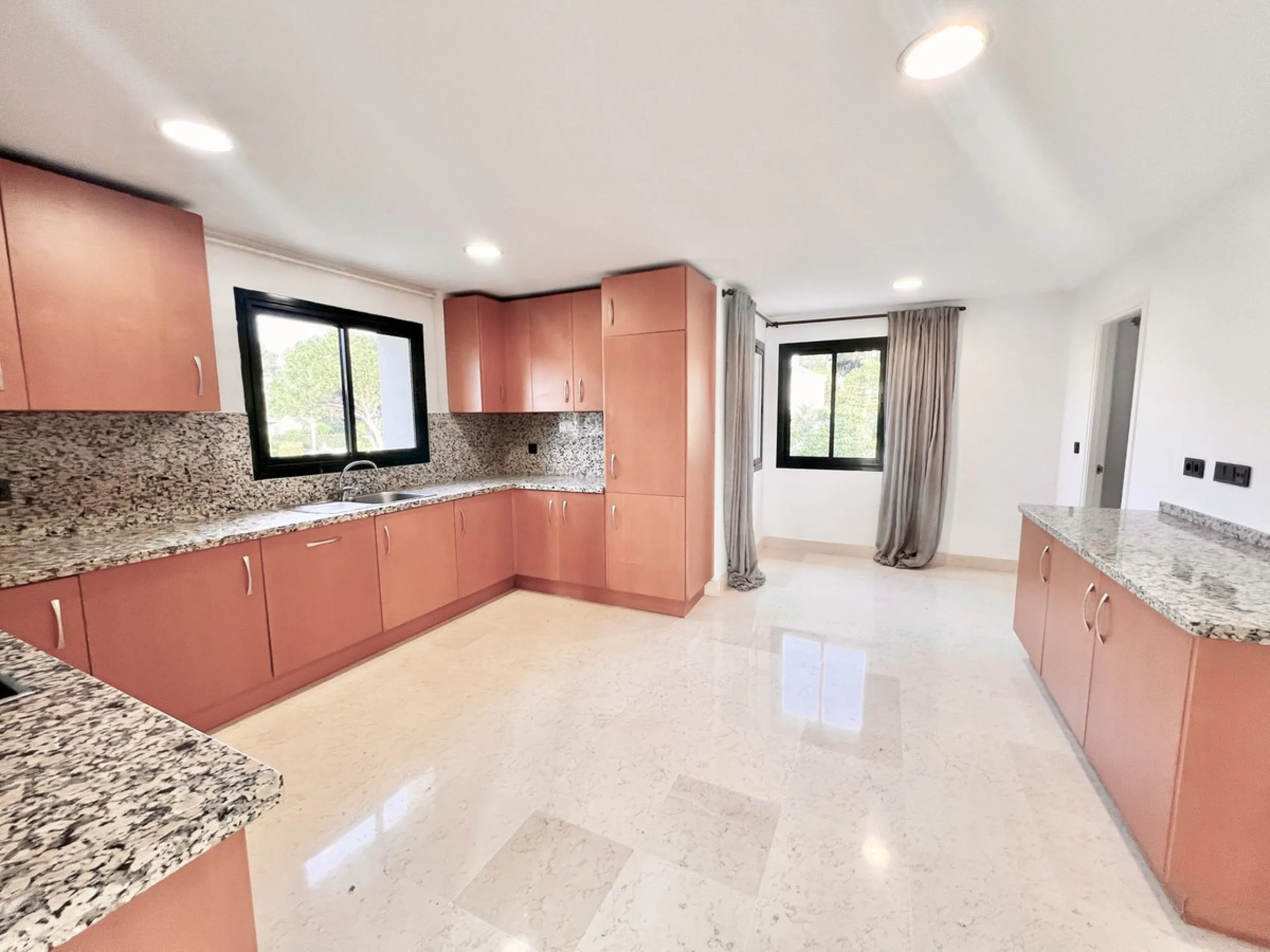 Spectacular Duplex Penthouse in Capanes del Golf, Benahavis