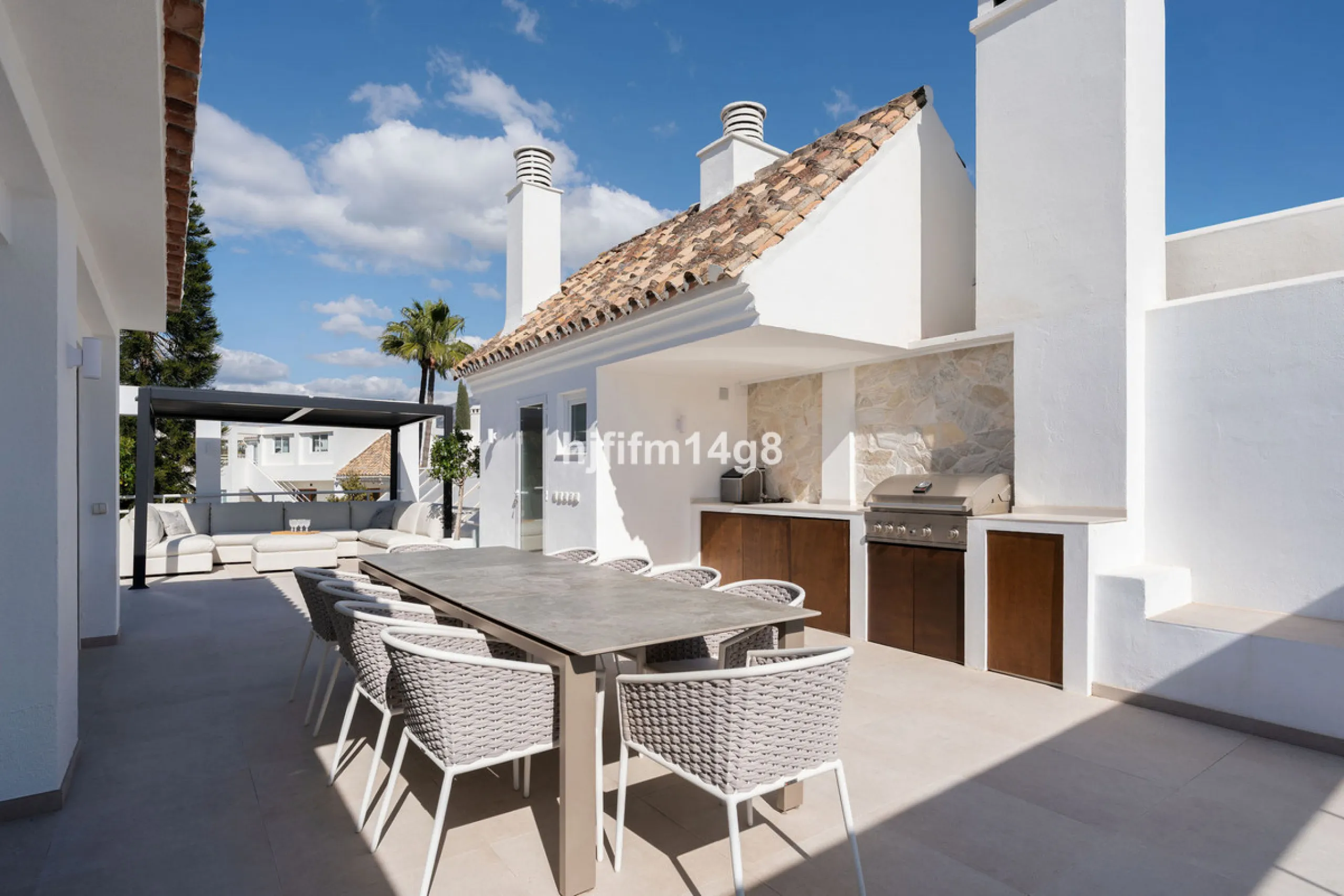 Apartment - Penthouse Duplex в продаже в Marbella, Málaga. В доме 5 спален и 4 ванных комнат. Площадь дома 166 м²