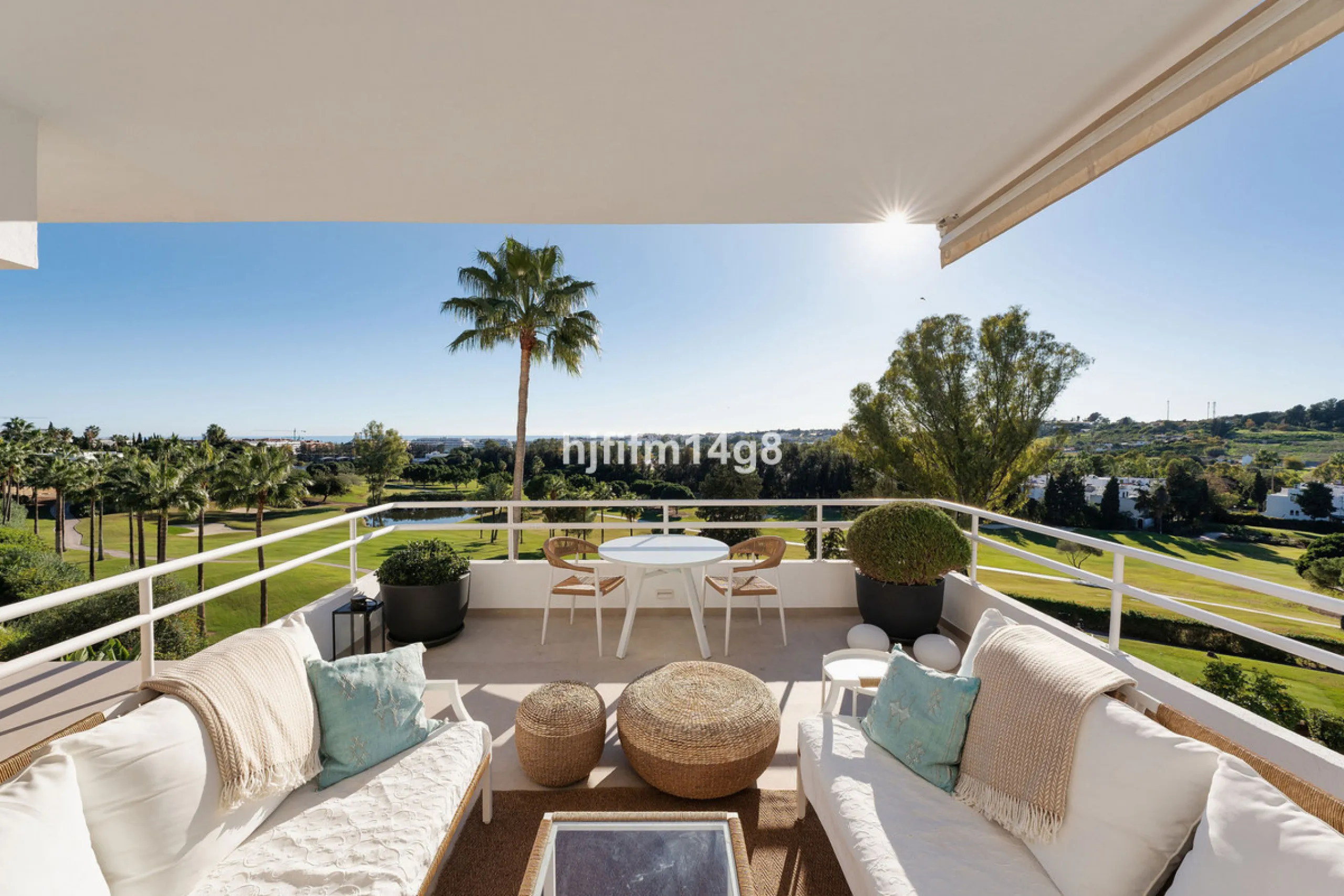 Apartment - Penthouse Duplex в продаже в Marbella, Málaga. В доме 5 спален и 4 ванных комнат. Площадь дома 166 м²