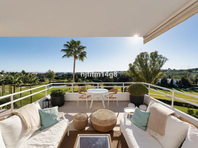 Apartment - Penthouse Duplex в продаже в Marbella, Málaga. В доме 5 спален и 4 ванных комнат. Площадь дома 166 м²