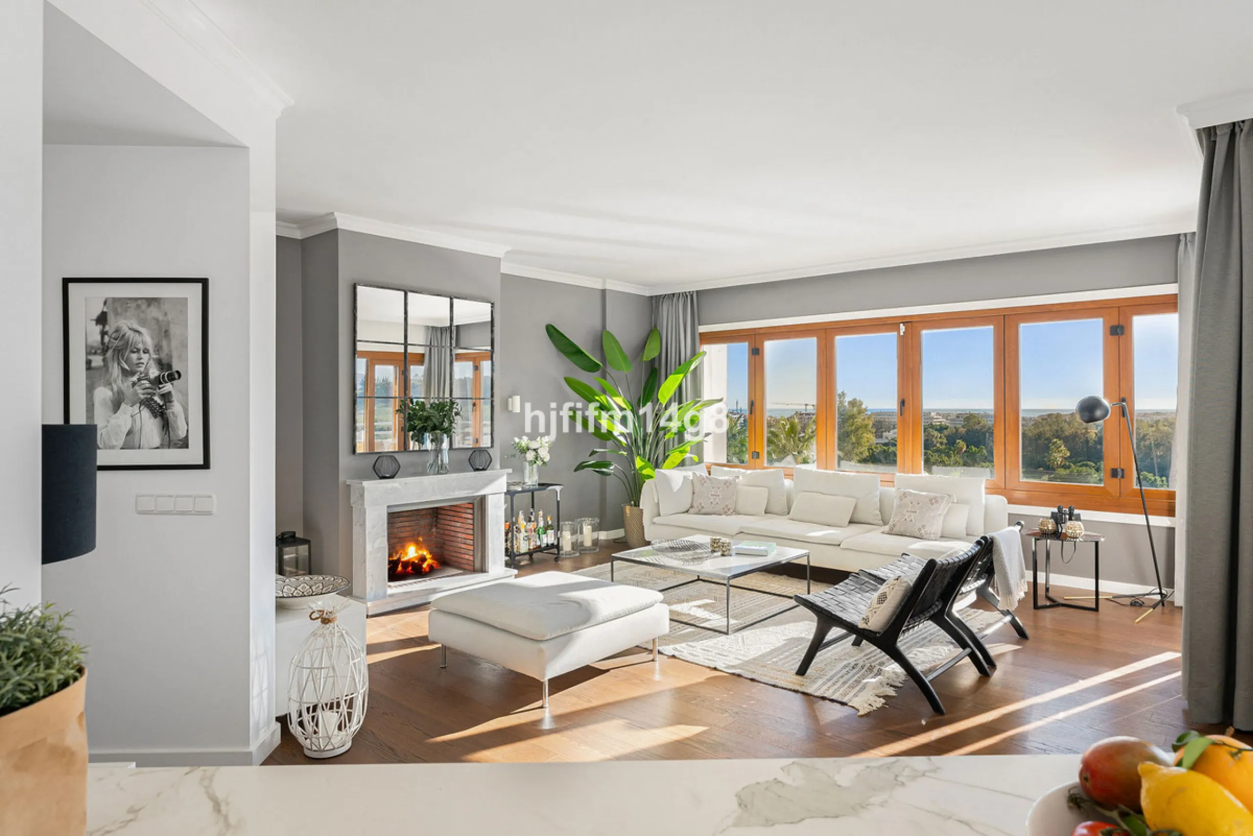 Apartment - Penthouse Duplex в продаже в Marbella, Málaga. В доме 5 спален и 4 ванных комнат. Площадь дома 166 м²