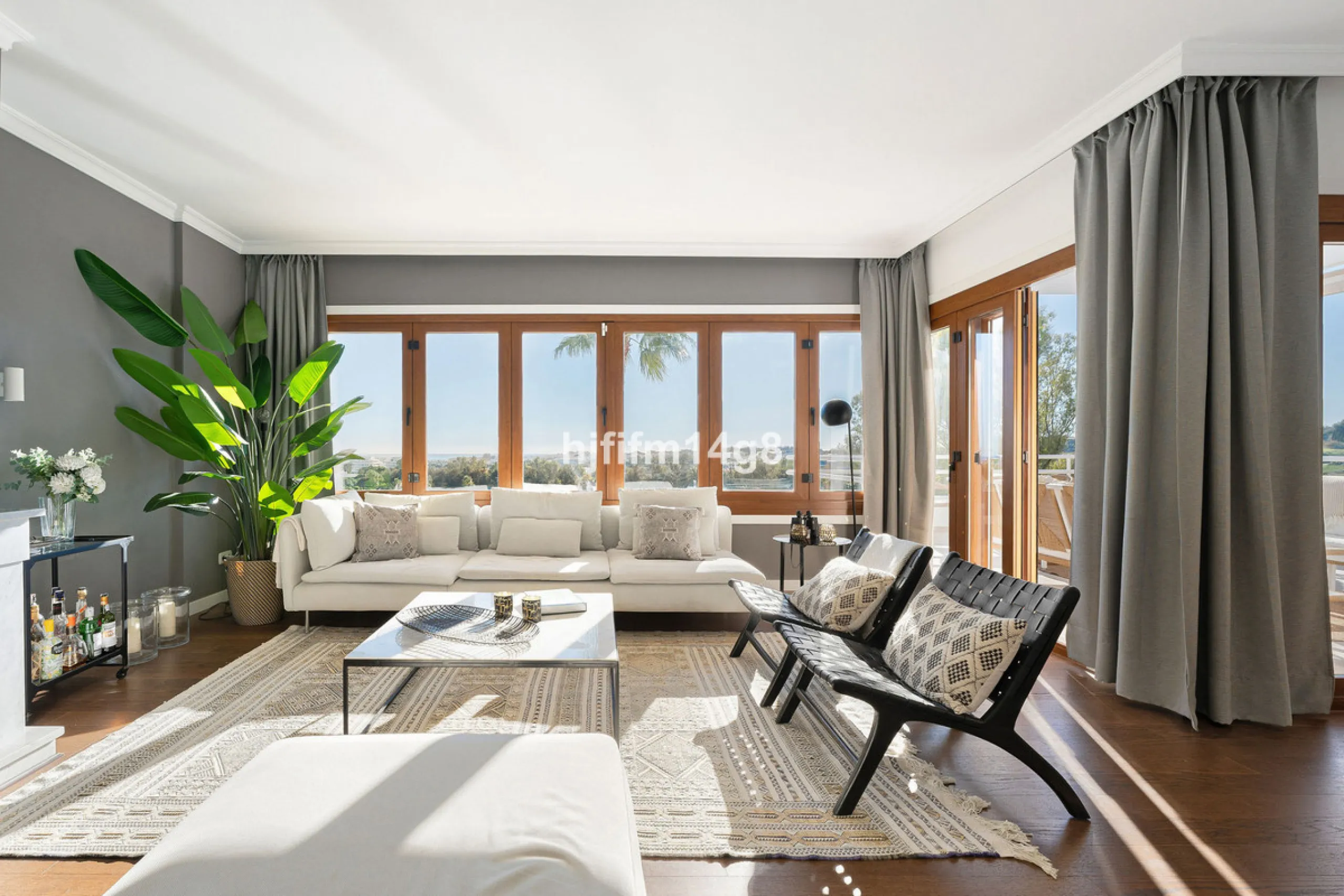 Apartment - Penthouse Duplex в продаже в Marbella, Málaga. В доме 5 спален и 4 ванных комнат. Площадь дома 166 м²
