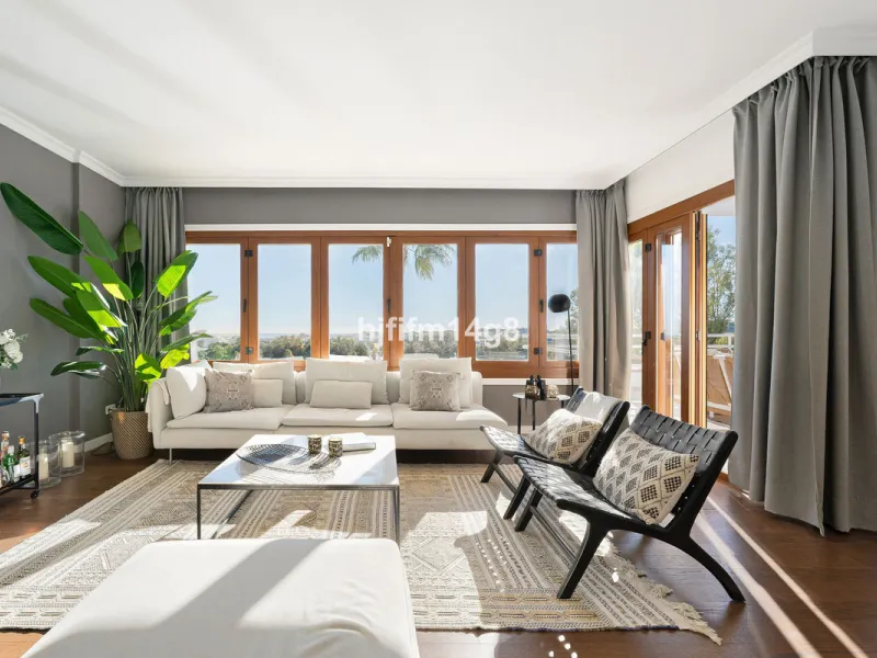 Apartment - Penthouse Duplex в продаже в Marbella, Málaga. В доме 5 спален и 4 ванных комнат. Площадь дома 166 м²