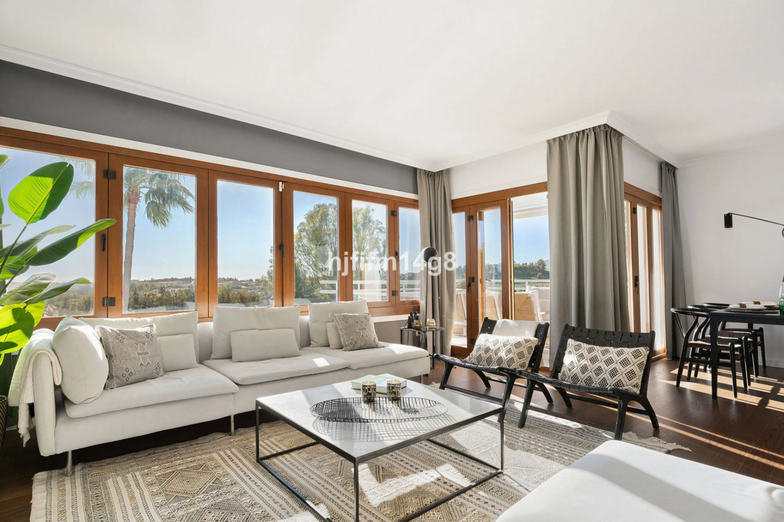 Apartment - Penthouse Duplex в продаже в Marbella, Málaga. В доме 5 спален и 4 ванных комнат. Площадь дома 166 м²