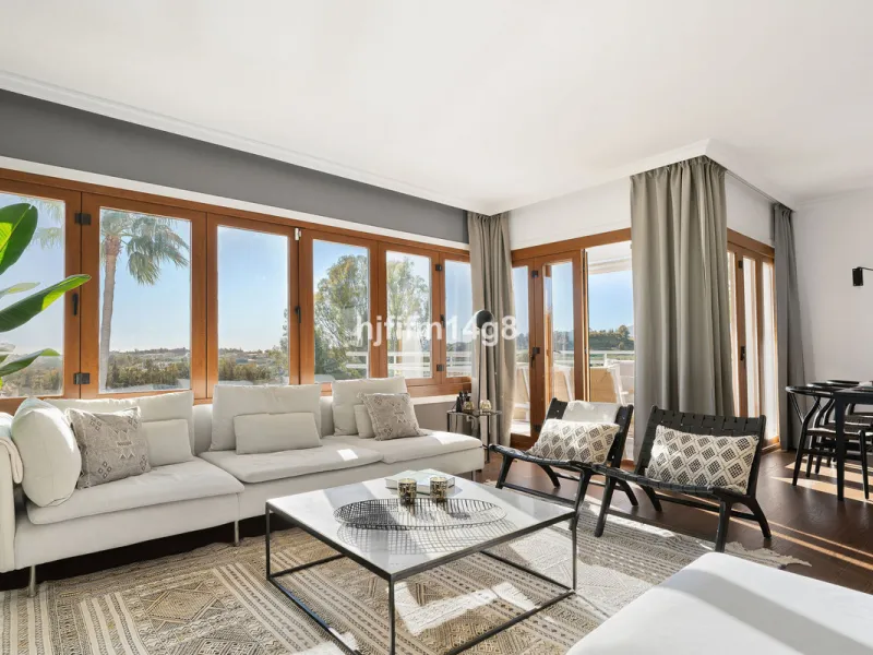 Apartment - Penthouse Duplex в продаже в Marbella, Málaga. В доме 5 спален и 4 ванных комнат. Площадь дома 166 м²