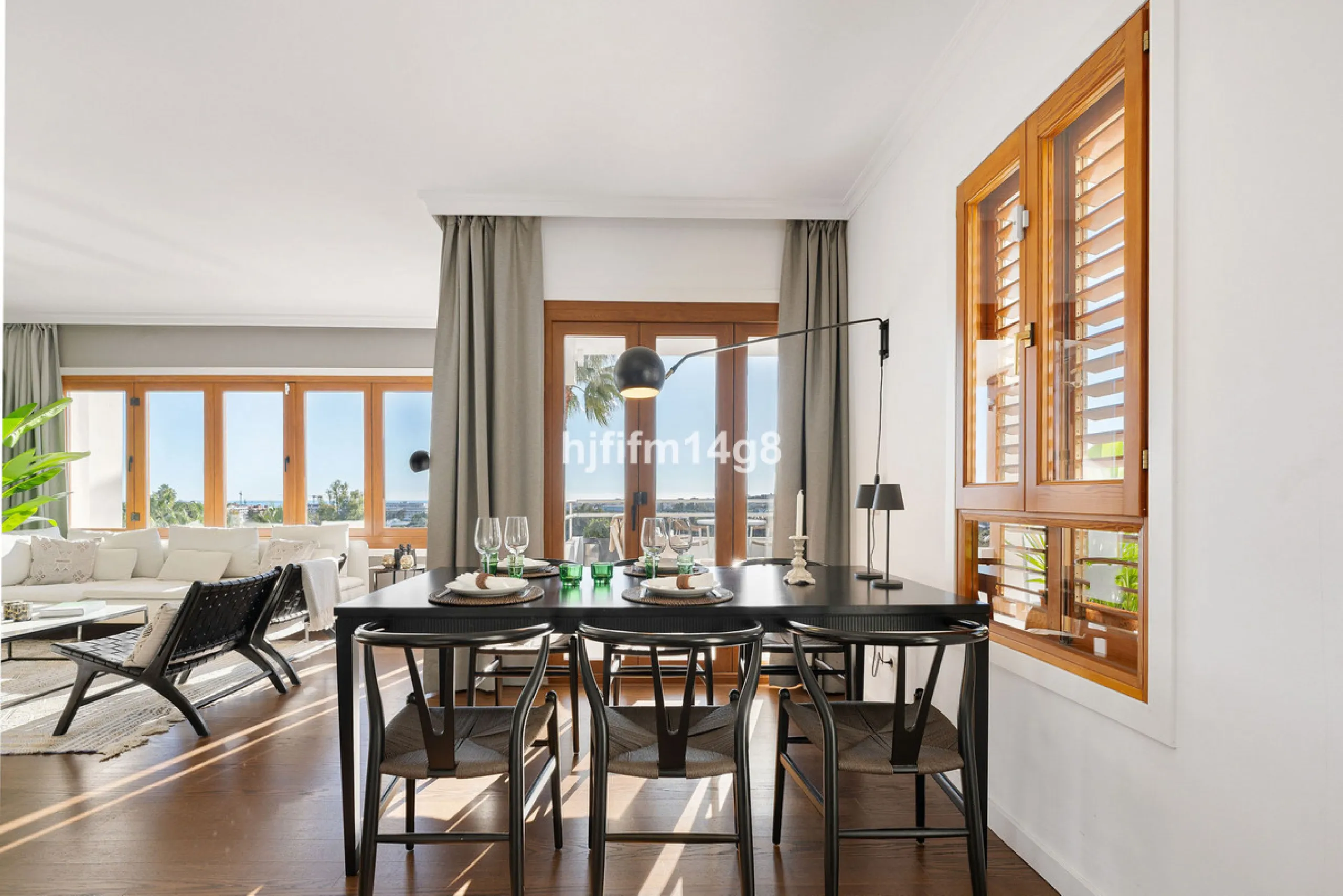 Apartment - Penthouse Duplex в продаже в Marbella, Málaga. В доме 5 спален и 4 ванных комнат. Площадь дома 166 м²