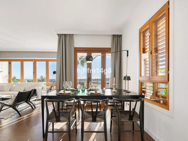 Apartment - Penthouse Duplex в продаже в Marbella, Málaga. В доме 5 спален и 4 ванных комнат. Площадь дома 166 м²