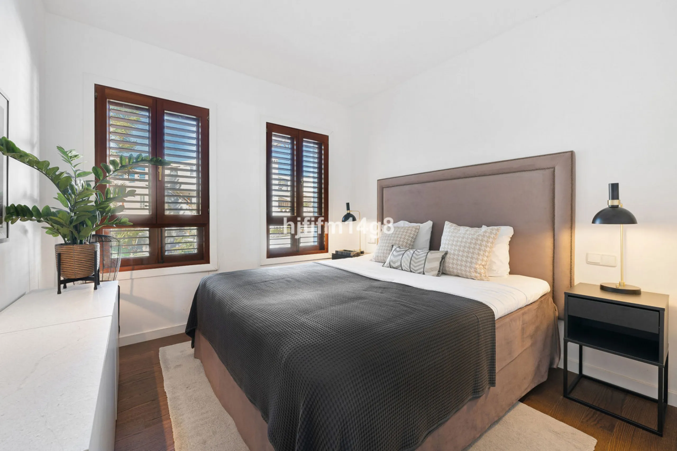 Apartment - Penthouse Duplex в продаже в Marbella, Málaga. В доме 5 спален и 4 ванных комнат. Площадь дома 166 м²
