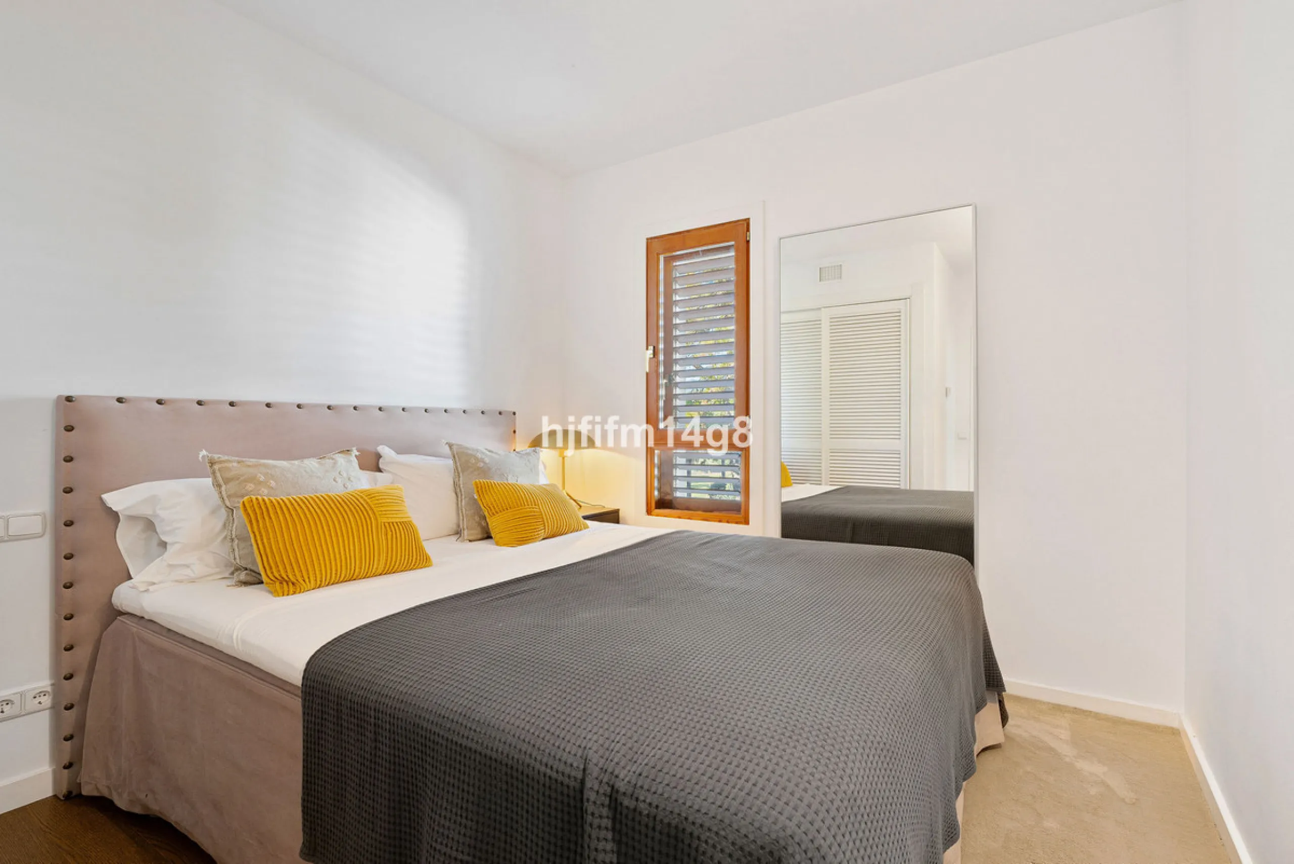 Apartment - Penthouse Duplex в продаже в Marbella, Málaga. В доме 5 спален и 4 ванных комнат. Площадь дома 166 м²