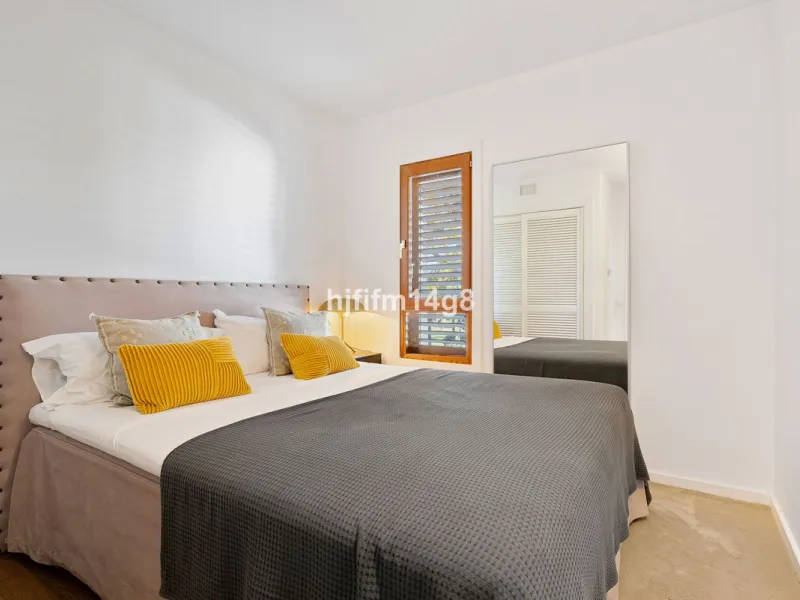 Apartment - Penthouse Duplex в продаже в Marbella, Málaga. В доме 5 спален и 4 ванных комнат. Площадь дома 166 м²