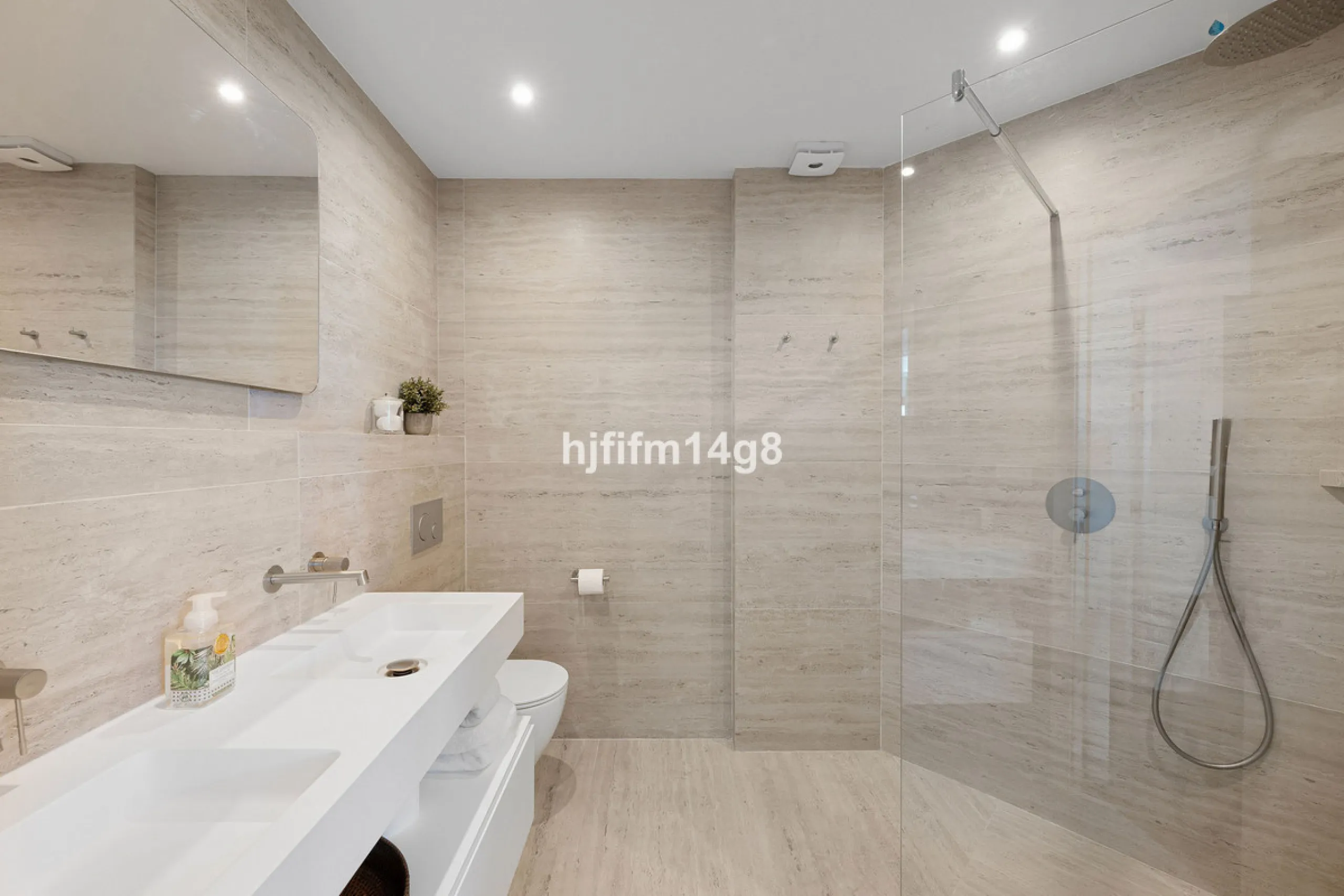 Apartment - Penthouse Duplex в продаже в Marbella, Málaga. В доме 5 спален и 4 ванных комнат. Площадь дома 166 м²