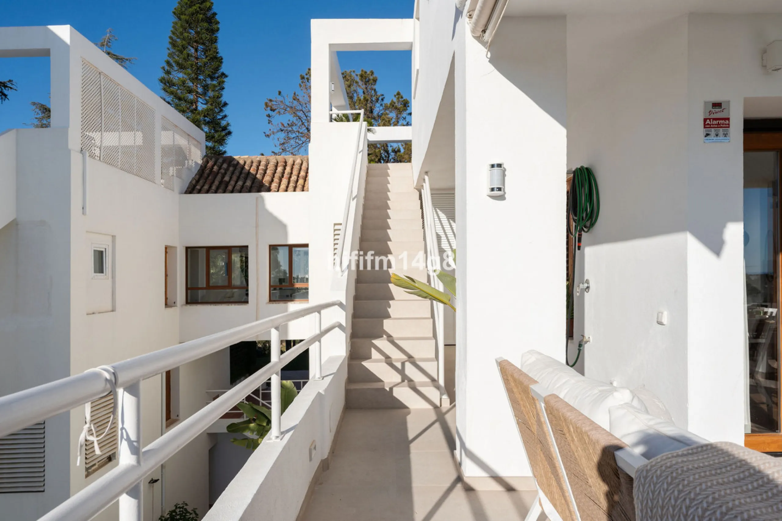 Apartment - Penthouse Duplex в продаже в Marbella, Málaga. В доме 5 спален и 4 ванных комнат. Площадь дома 166 м²