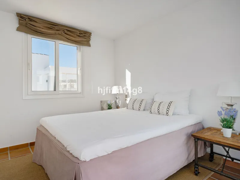 Apartment - Penthouse Duplex в продаже в Marbella, Málaga. В доме 5 спален и 4 ванных комнат. Площадь дома 166 м²