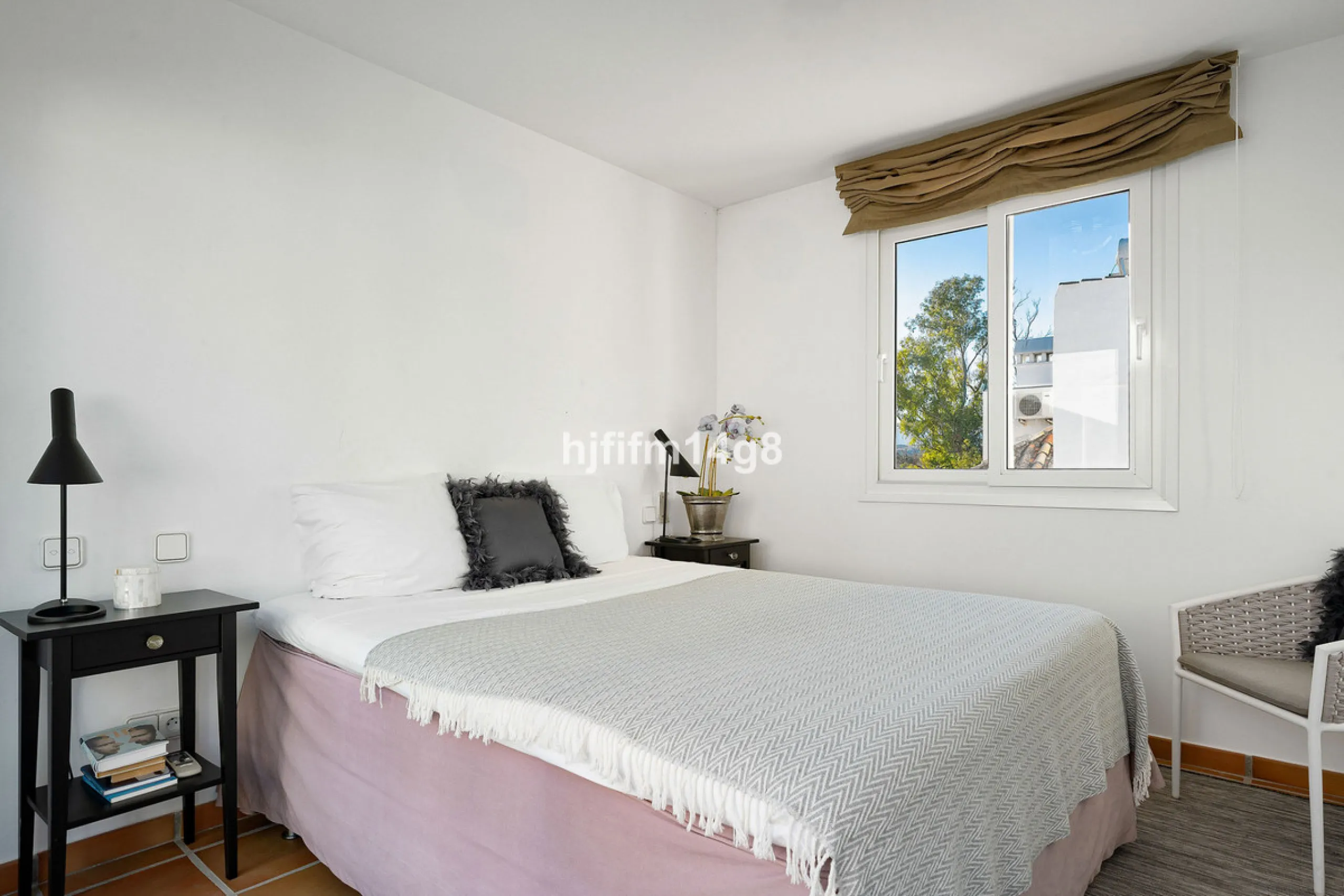 Apartment - Penthouse Duplex в продаже в Marbella, Málaga. В доме 5 спален и 4 ванных комнат. Площадь дома 166 м²