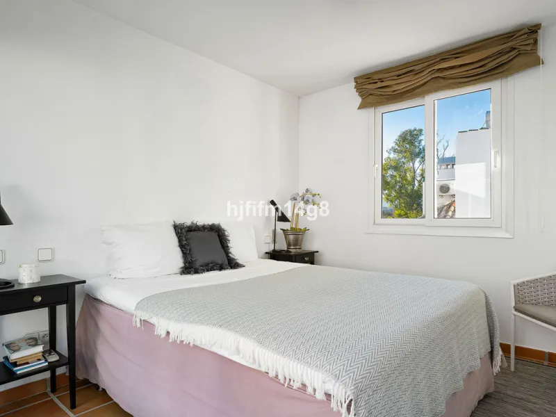 Apartment - Penthouse Duplex в продаже в Marbella, Málaga. В доме 5 спален и 4 ванных комнат. Площадь дома 166 м²