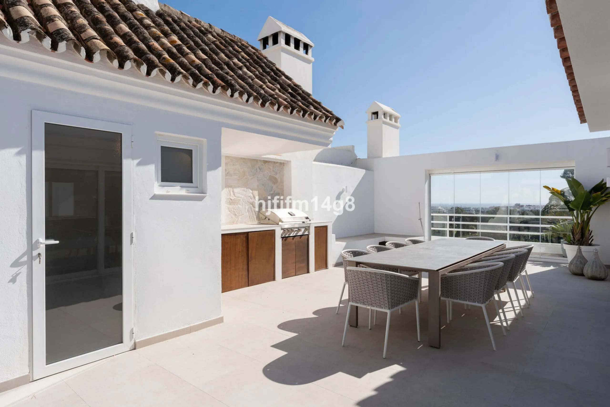 Apartment - Penthouse Duplex в продаже в Marbella, Málaga. В доме 5 спален и 4 ванных комнат. Площадь дома 166 м²