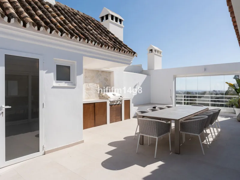 Apartment - Penthouse Duplex в продаже в Marbella, Málaga. В доме 5 спален и 4 ванных комнат. Площадь дома 166 м²