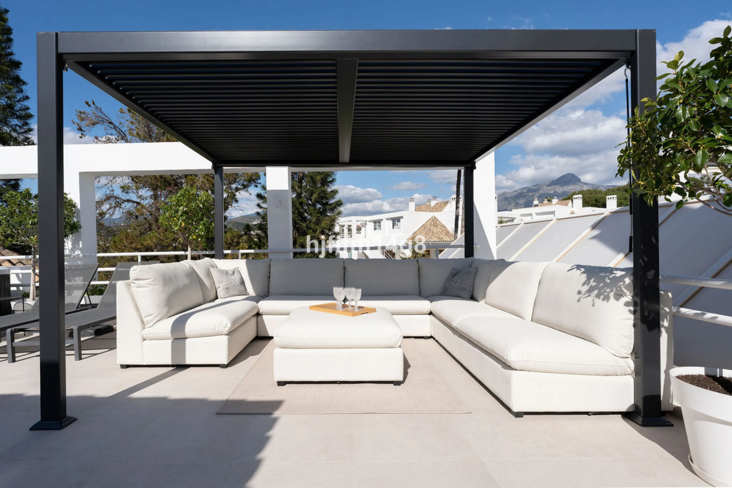 Apartment - Penthouse Duplex в продаже в Marbella, Málaga. В доме 5 спален и 4 ванных комнат. Площадь дома 166 м²