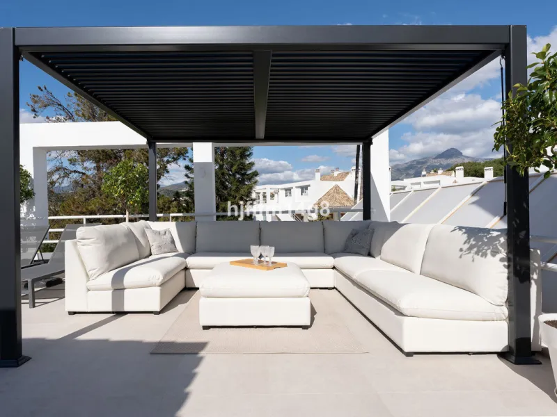 Apartment - Penthouse Duplex в продаже в Marbella, Málaga. В доме 5 спален и 4 ванных комнат. Площадь дома 166 м²
