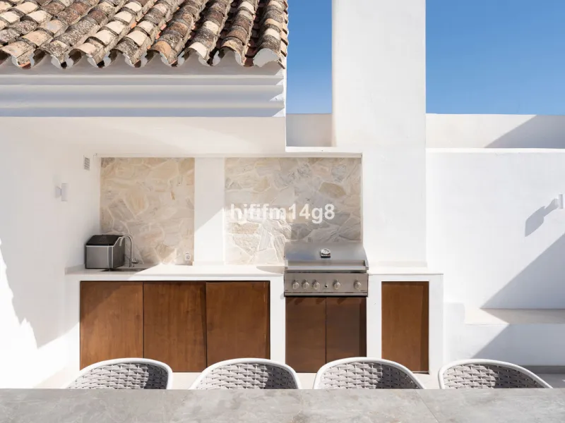 Apartment - Penthouse Duplex в продаже в Marbella, Málaga. В доме 5 спален и 4 ванных комнат. Площадь дома 166 м²