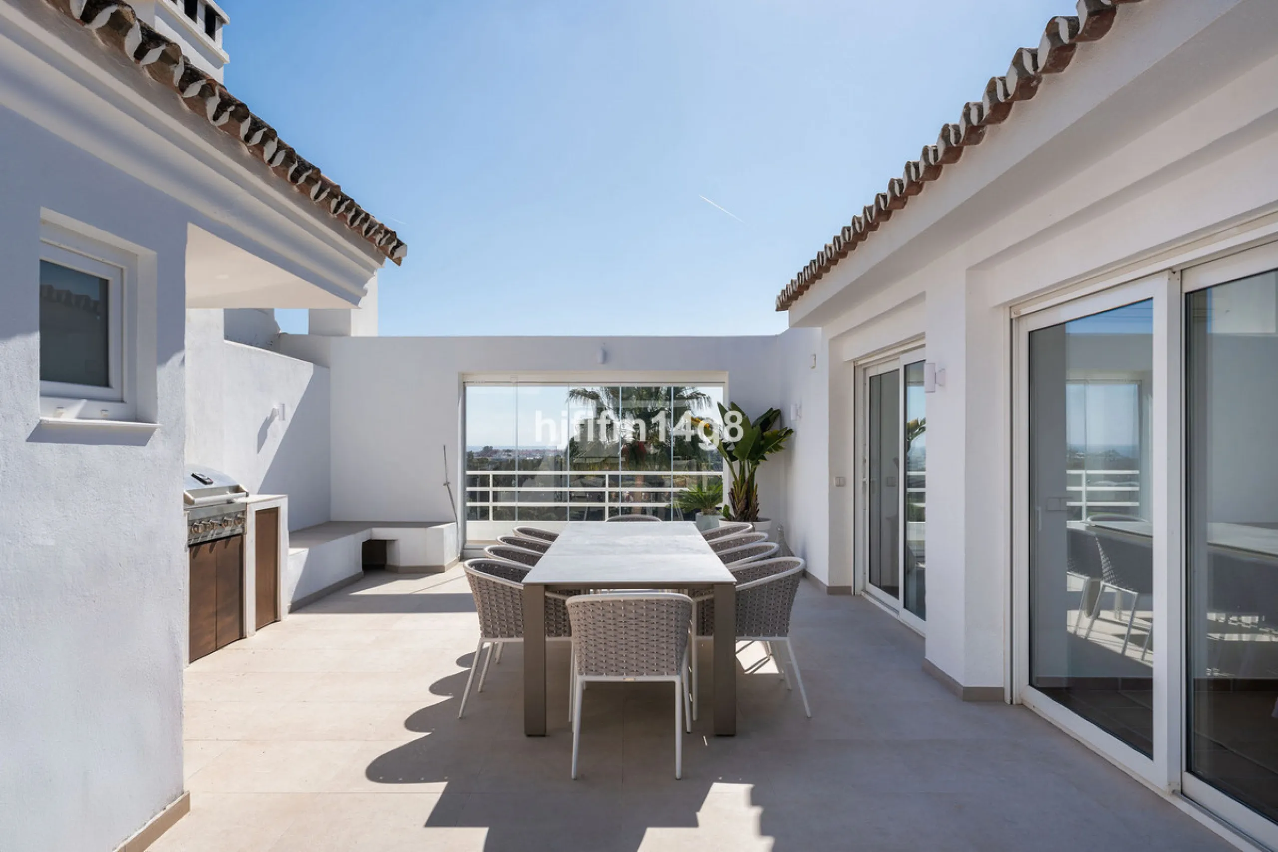 Apartment - Penthouse Duplex в продаже в Marbella, Málaga. В доме 5 спален и 4 ванных комнат. Площадь дома 166 м²