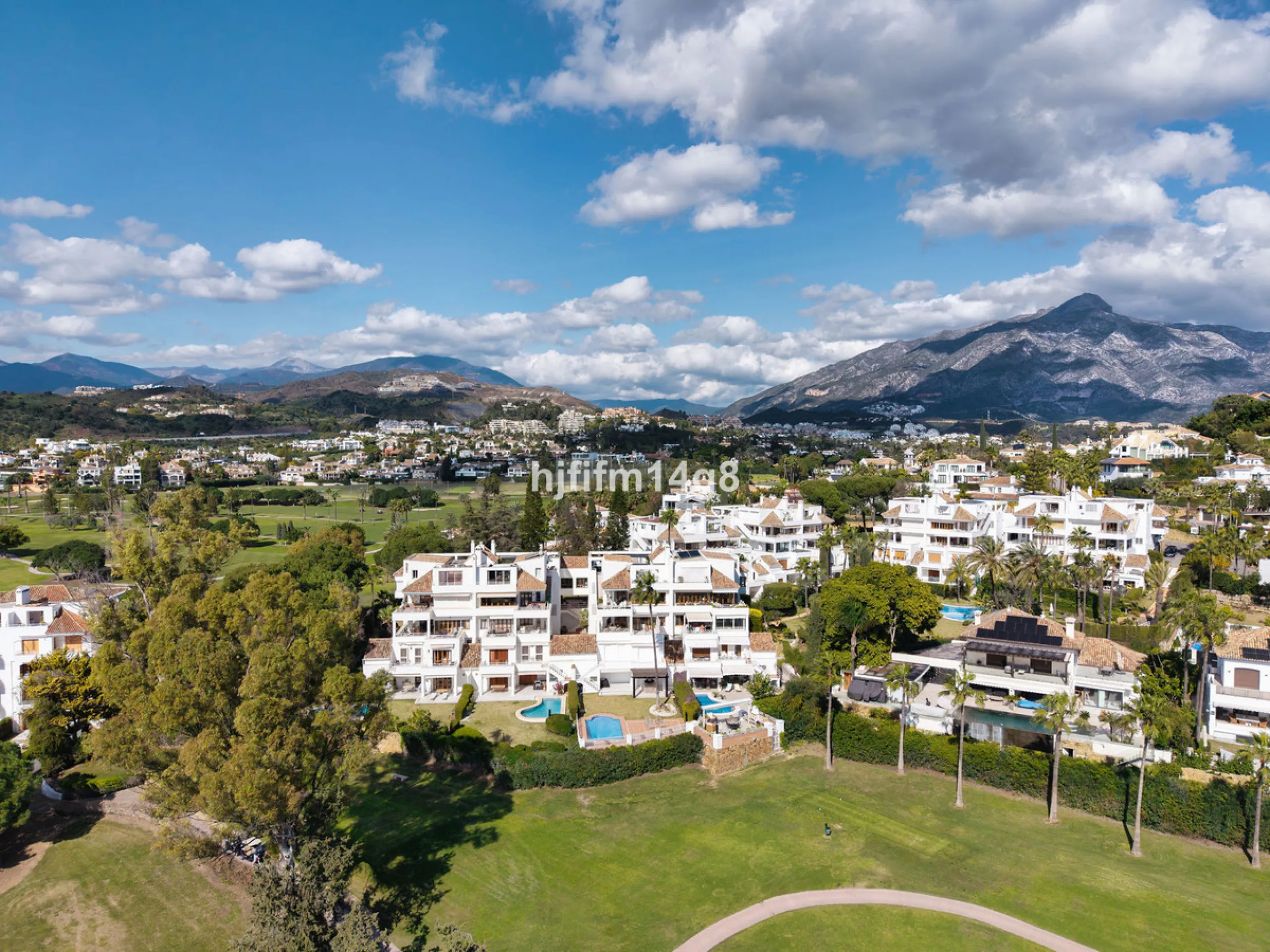 Apartment - Penthouse Duplex в продаже в Marbella, Málaga. В доме 5 спален и 4 ванных комнат. Площадь дома 166 м²