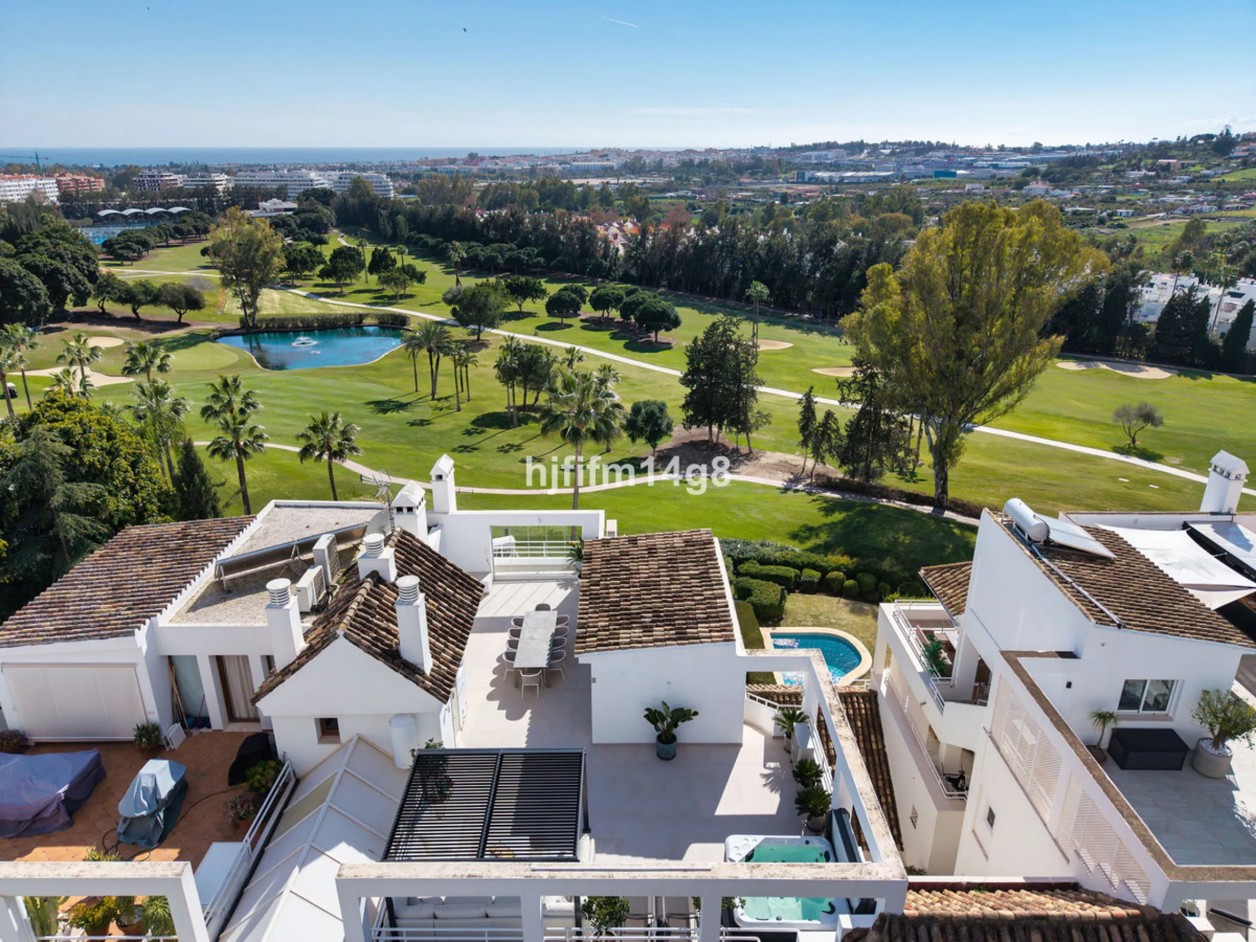 Apartment - Penthouse Duplex в продаже в Marbella, Málaga. В доме 5 спален и 4 ванных комнат. Площадь дома 166 м²